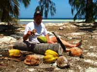 Саша Рогов подружился с кокосовым крабом